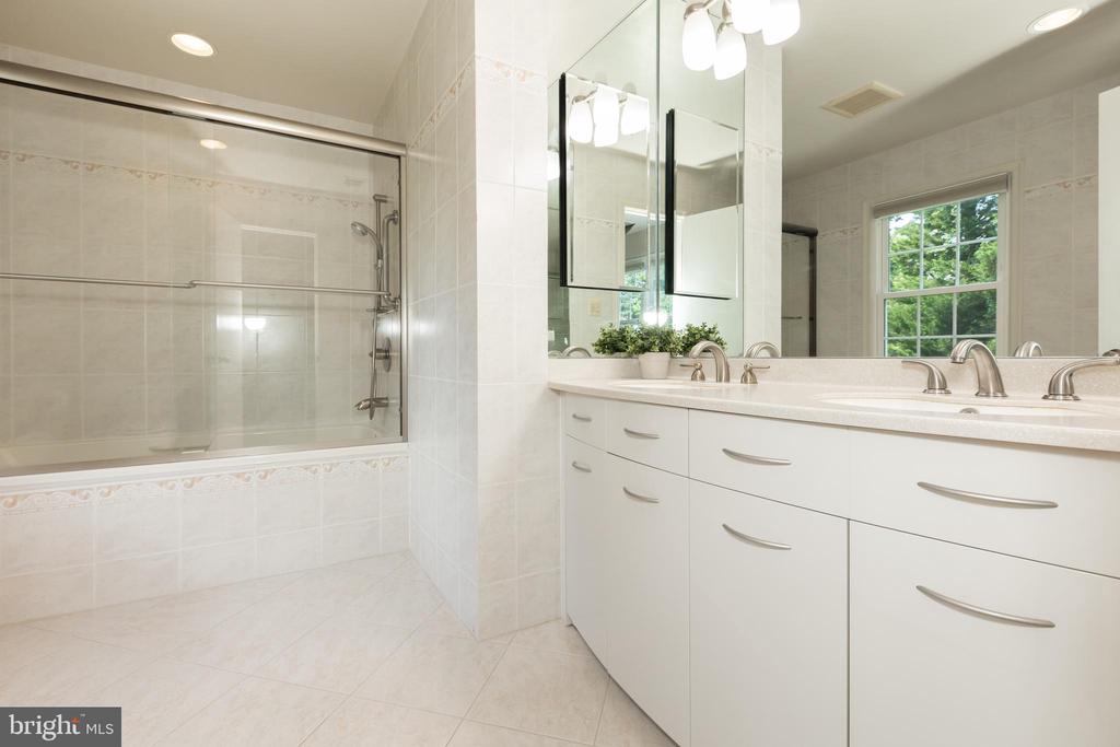 11217 HAWHILL END