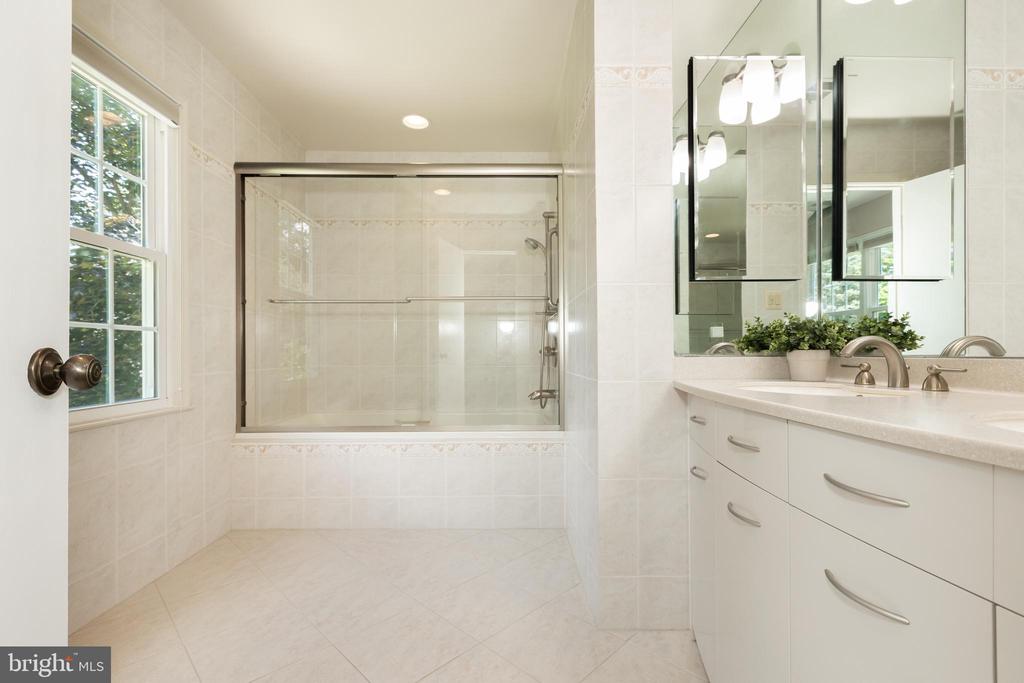 11217 HAWHILL END