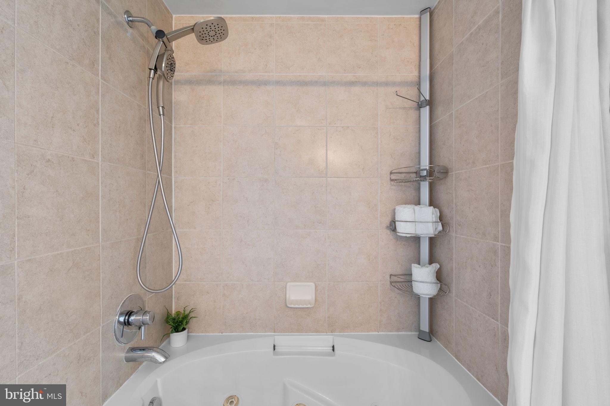 5750 BOU AVENUE 1111