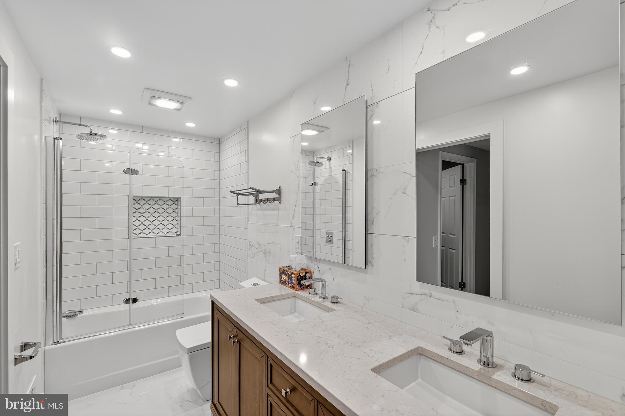 9201 WILLOW POND LANE