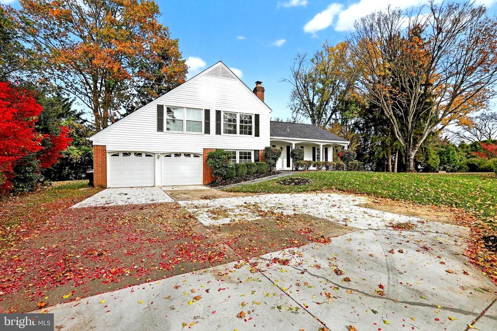 9201 WILLOW POND LANE