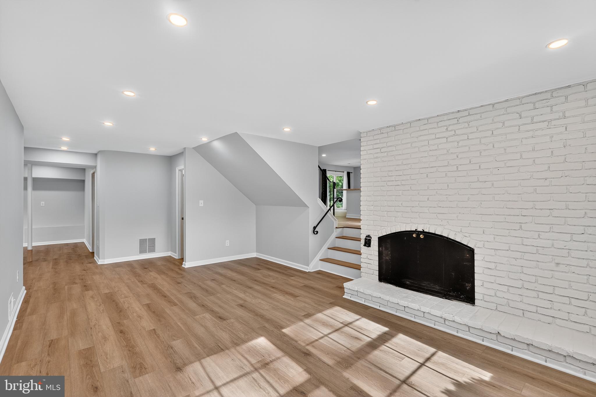 9201 WILLOW POND LANE