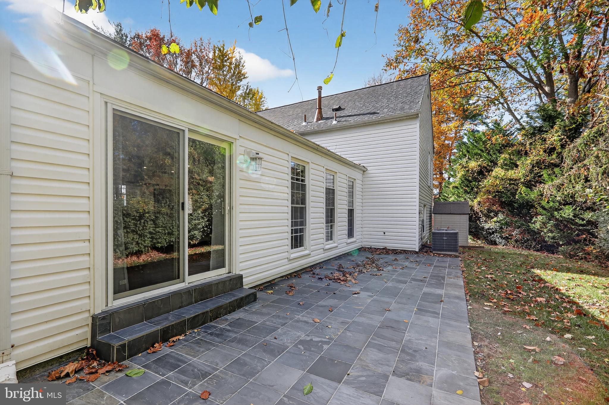 9201 WILLOW POND LANE