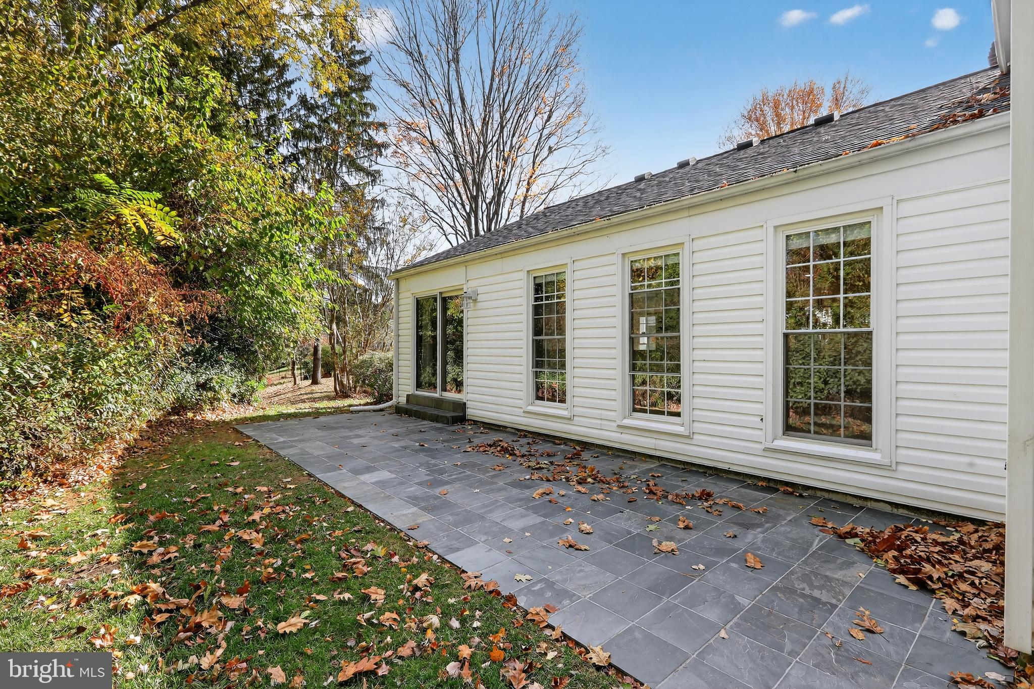 9201 WILLOW POND LANE