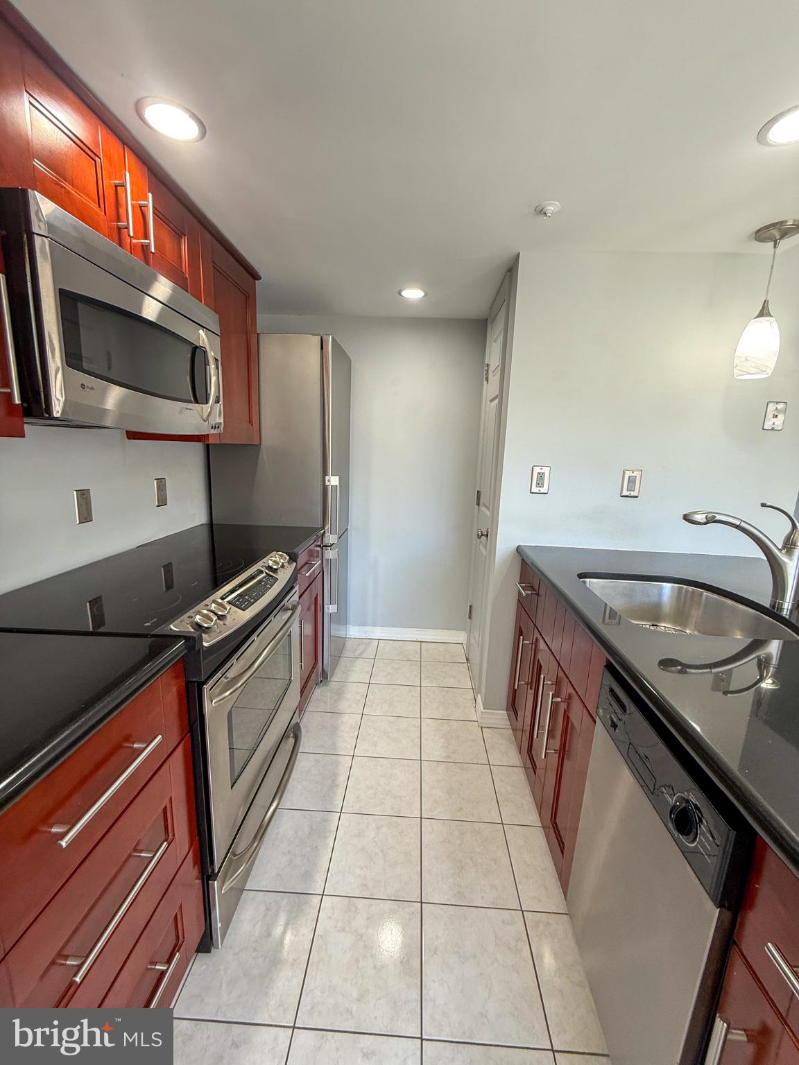 921 HILLSIDE LAKE TERRACE 306