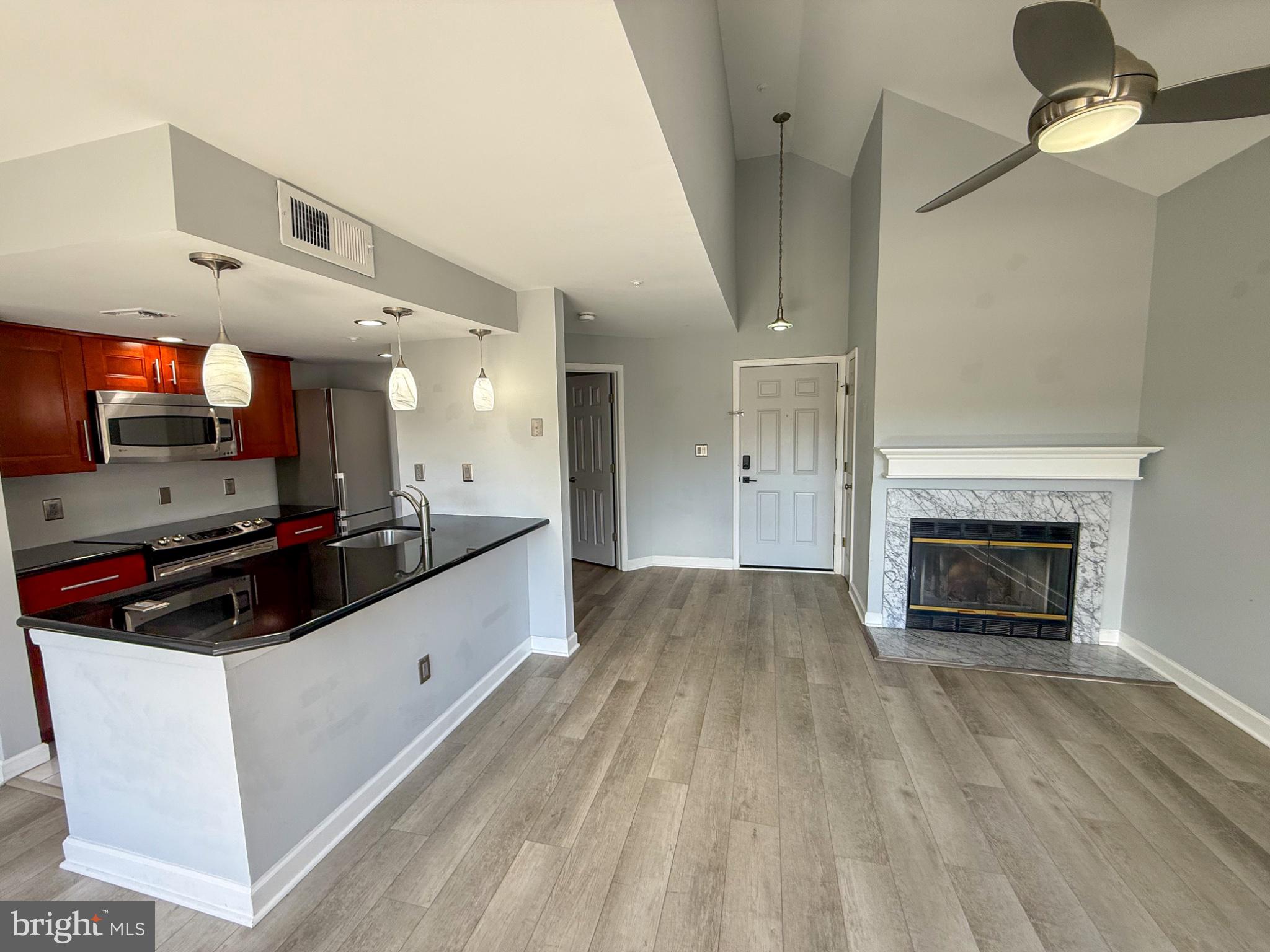 921 HILLSIDE LAKE TERRACE 306