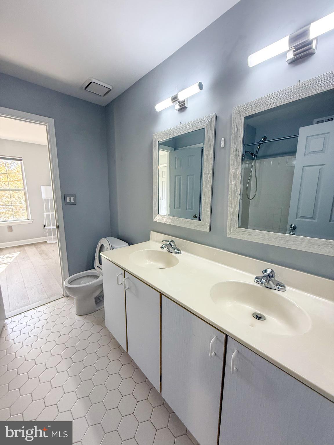 921 HILLSIDE LAKE TERRACE 306