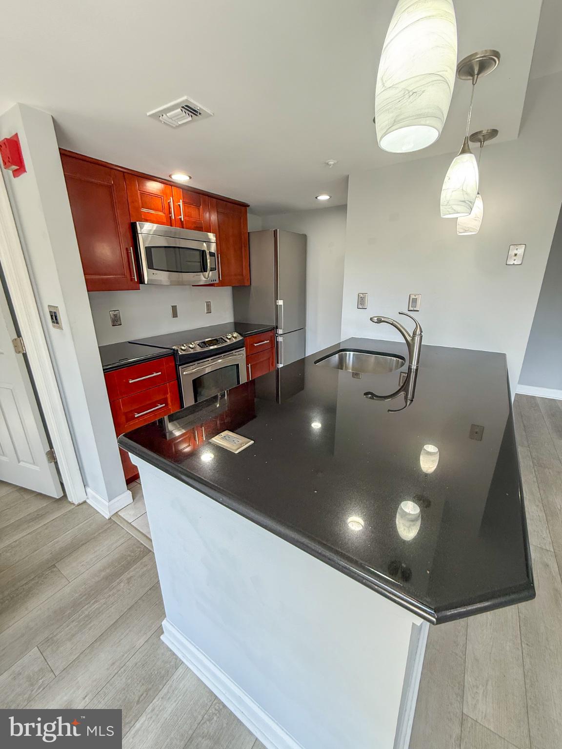 921 HILLSIDE LAKE TERRACE 306