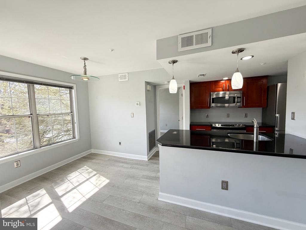 921 HILLSIDE LAKE TERRACE 306