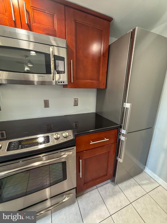 921 HILLSIDE LAKE TERRACE 306