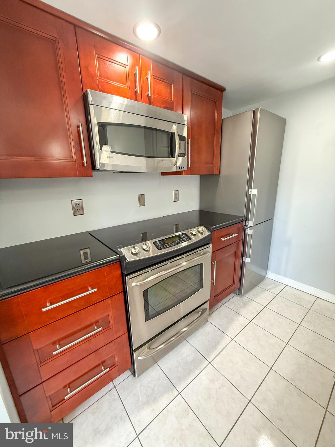 921 HILLSIDE LAKE TERRACE 306