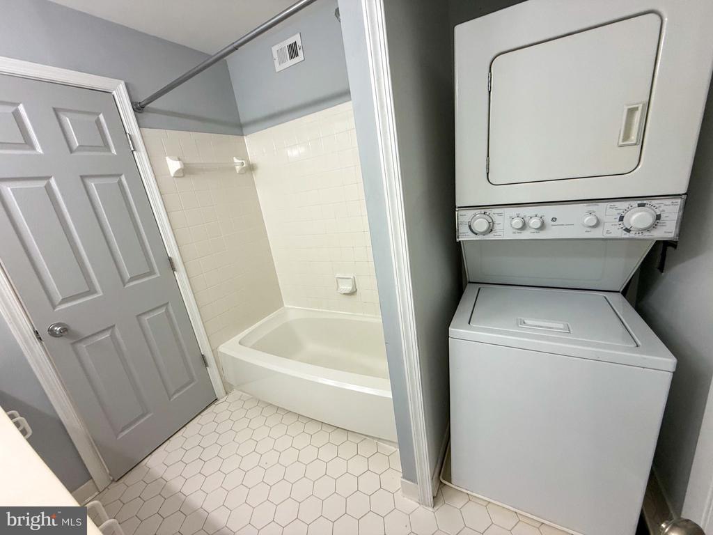 921 HILLSIDE LAKE TERRACE 306