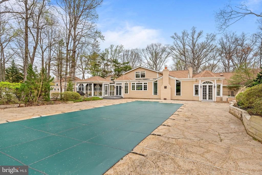 10204 BENTCROSS DRIVE