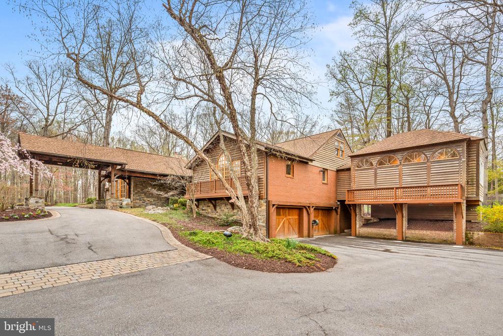 10204 BENTCROSS DRIVE