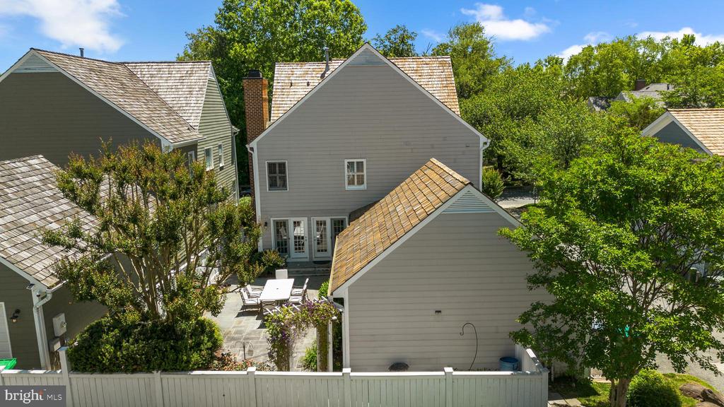 204 MASSBURY STREET