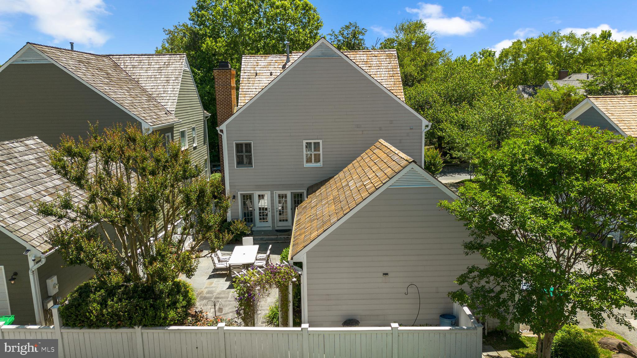 204 MASSBURY STREET