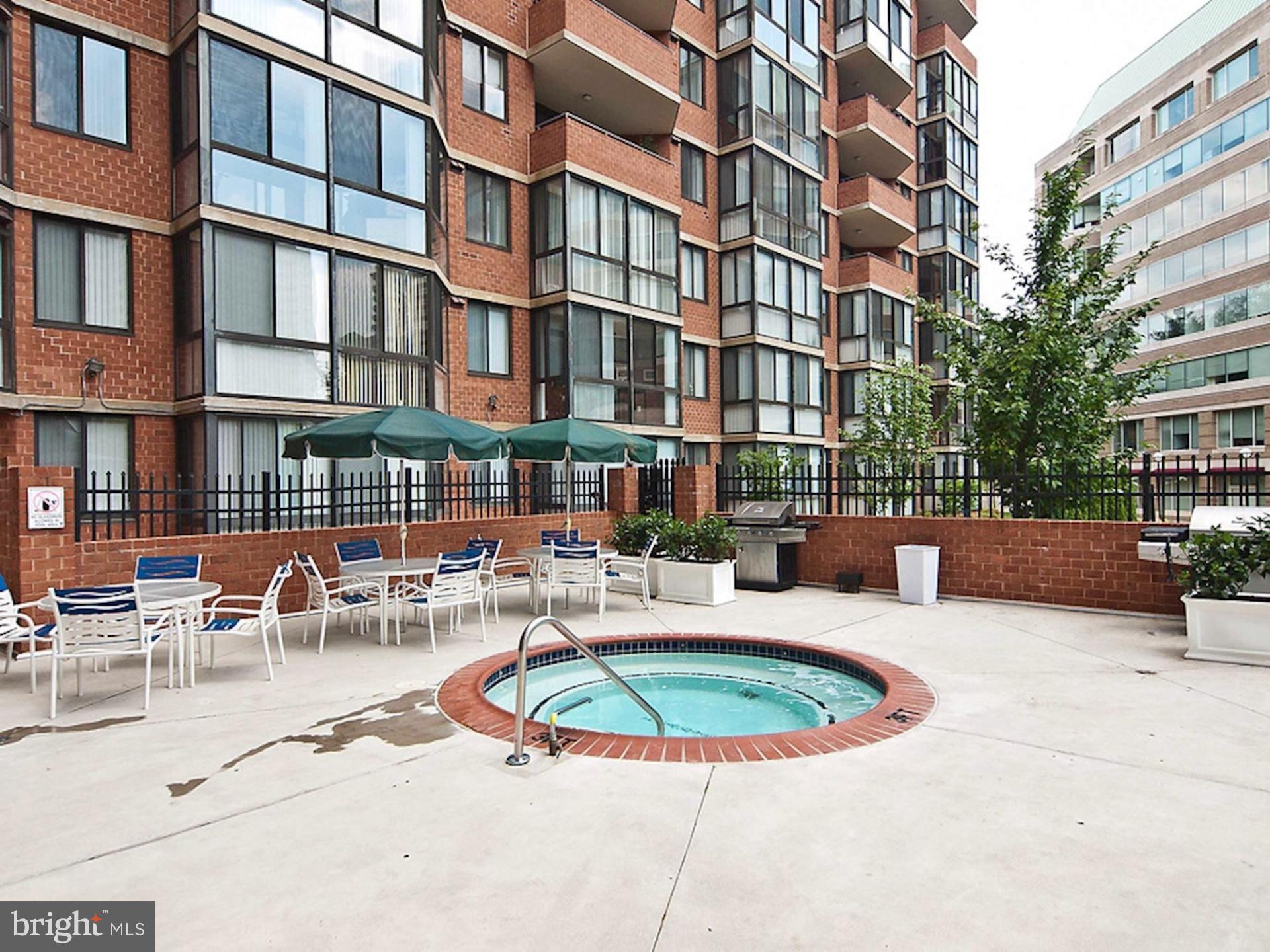 1001 N Randolph St #909