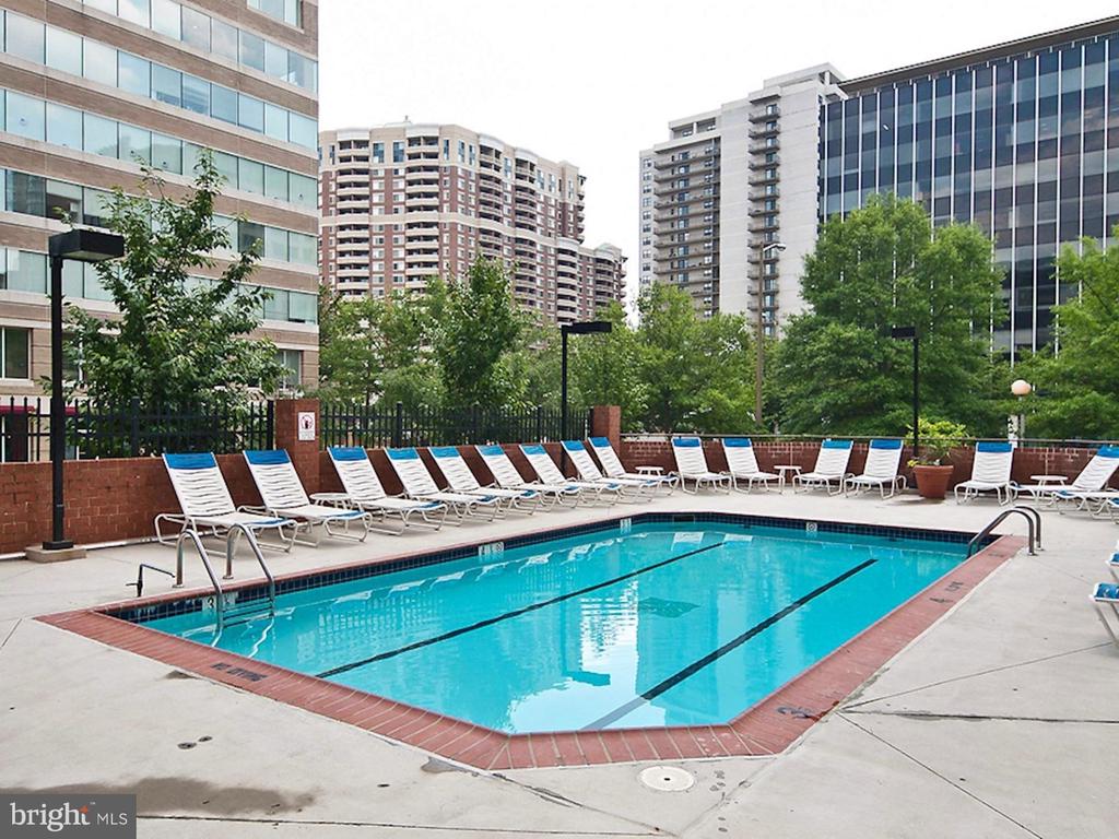 1001 N Randolph St #909