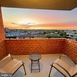 1001 N Randolph St #909