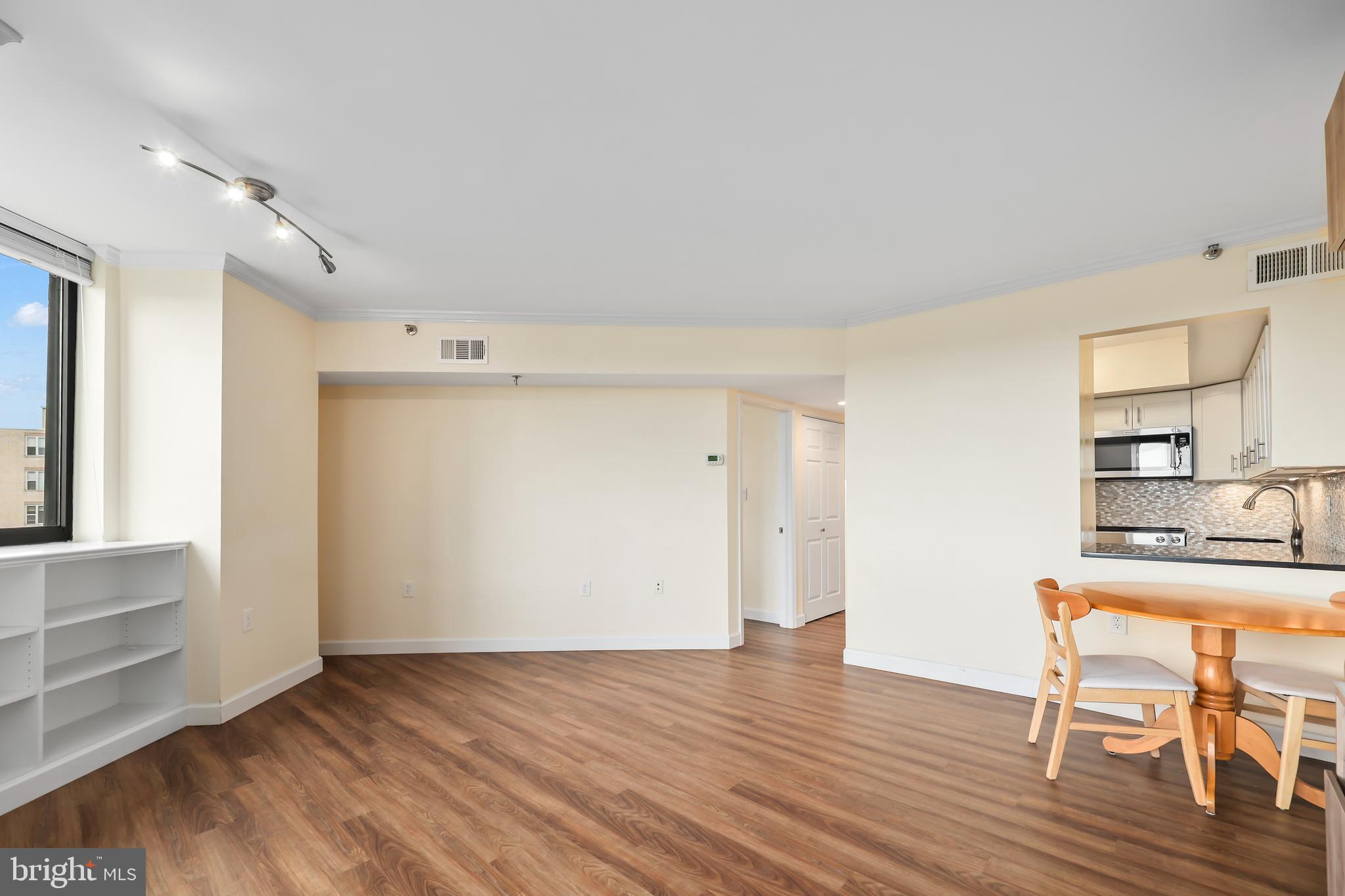 1001 N Randolph St #909