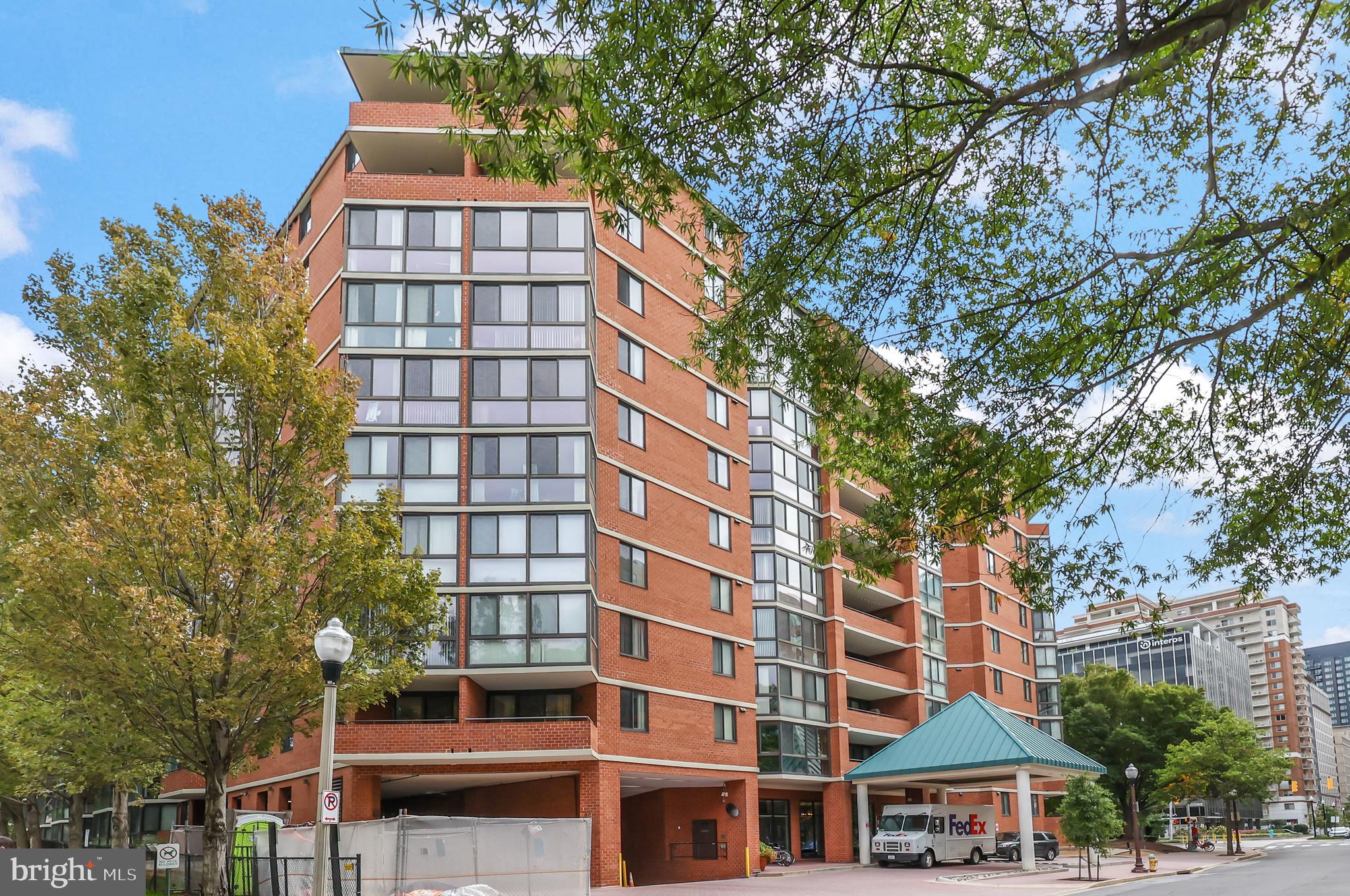 1001 N Randolph St #909
