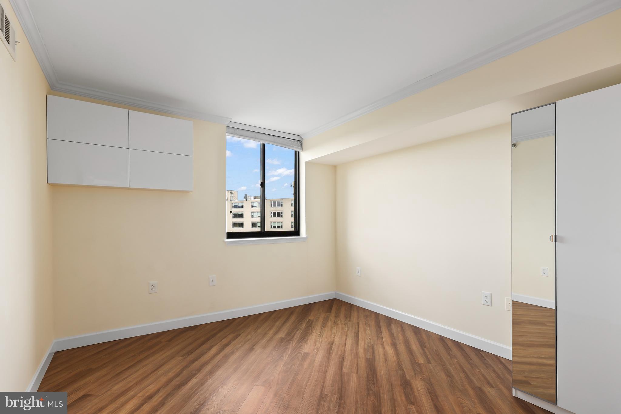 1001 N Randolph St #909