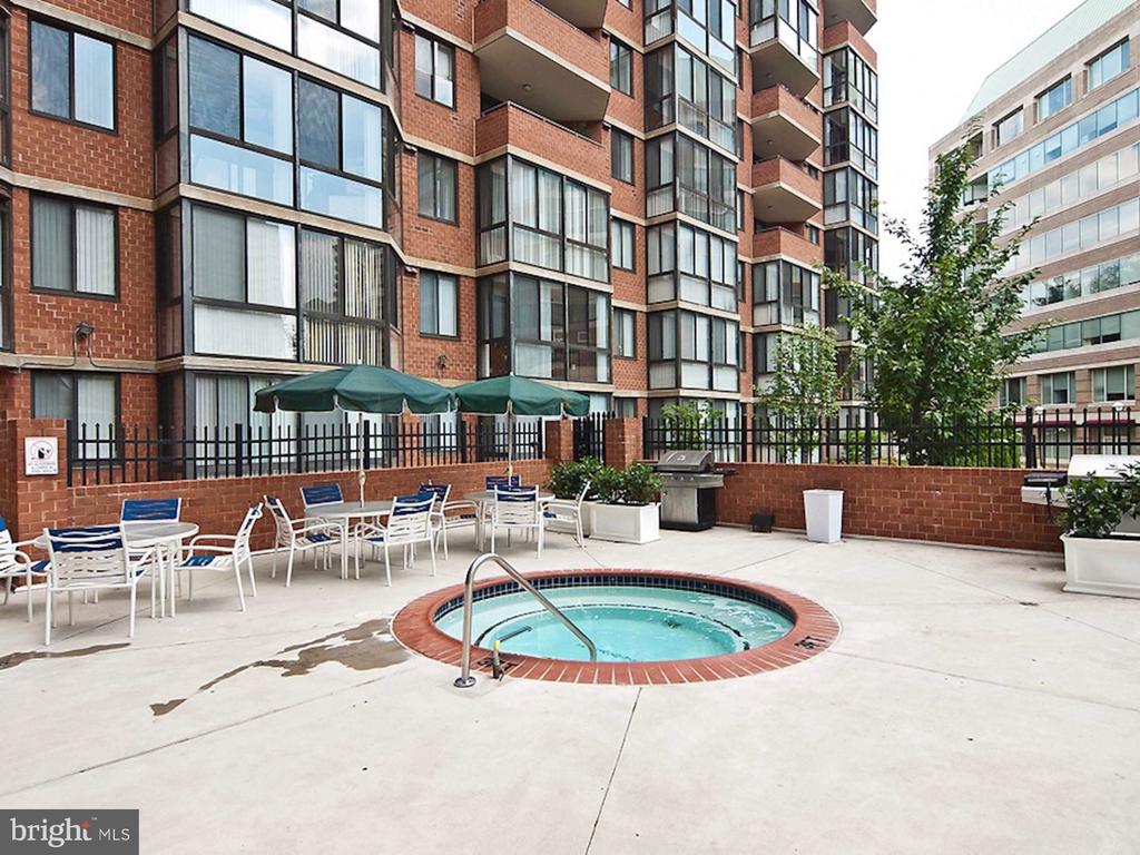 1001 N Randolph St #909