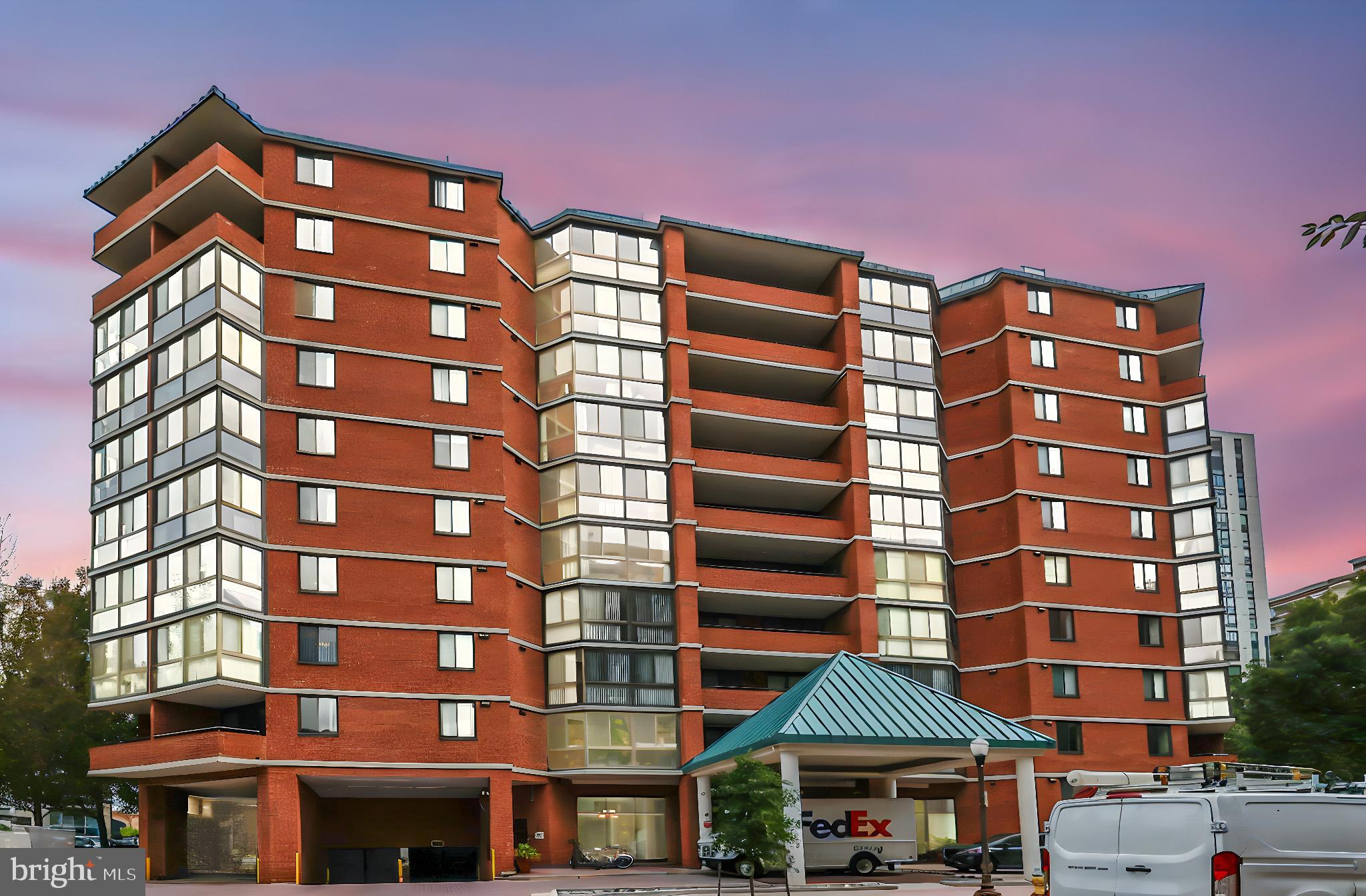 1001 N Randolph St #909