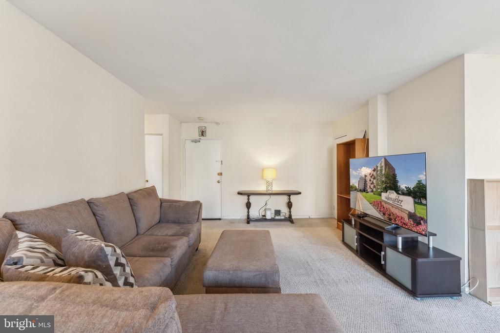 1830 Columbia Pike #103