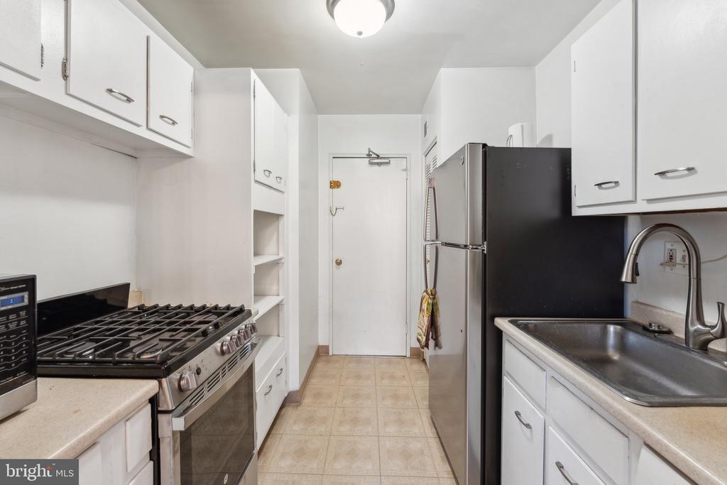 1830 Columbia Pike #103
