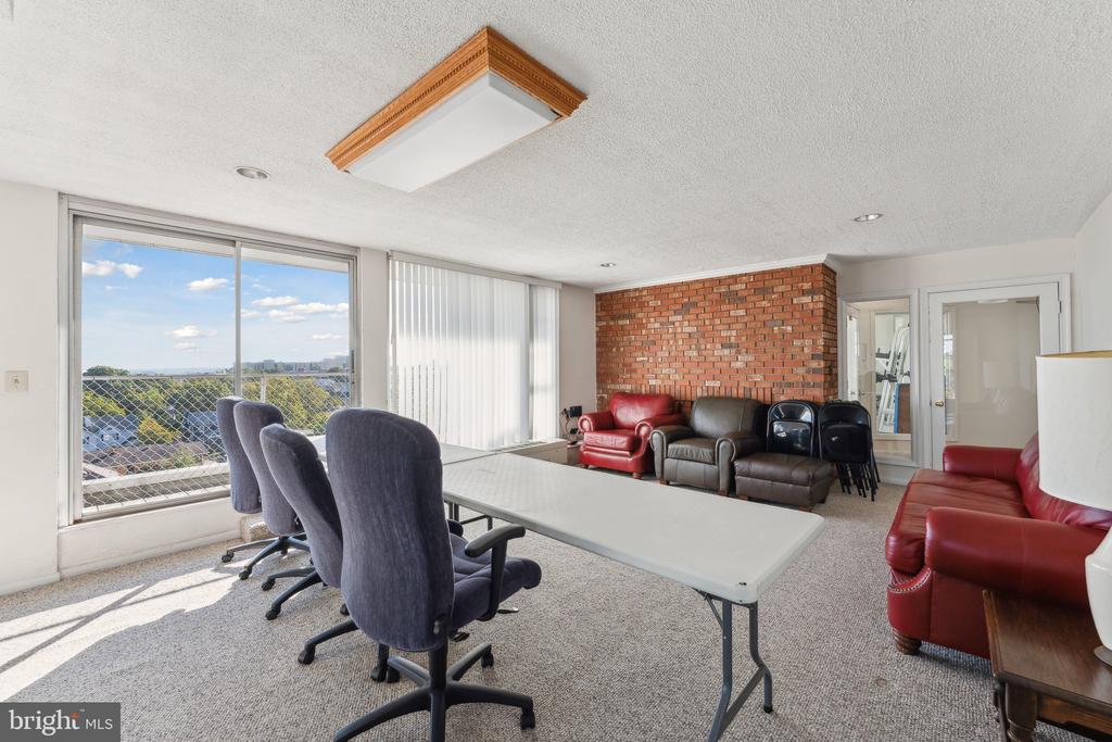 1830 Columbia Pike #103