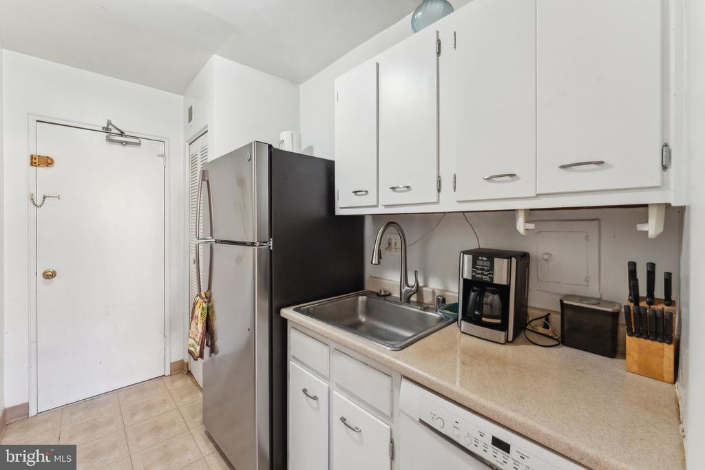 1830 Columbia Pike #103