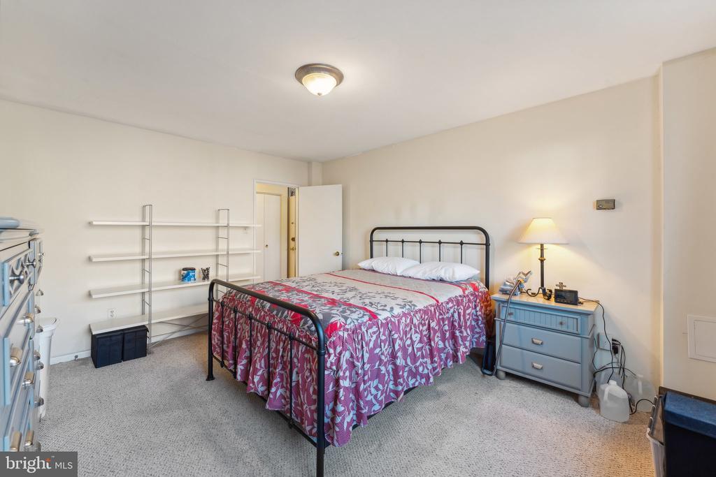 1830 Columbia Pike #103