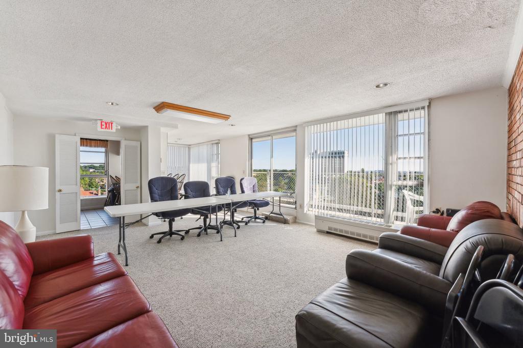 1830 Columbia Pike #103