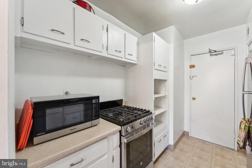 1830 Columbia Pike #103