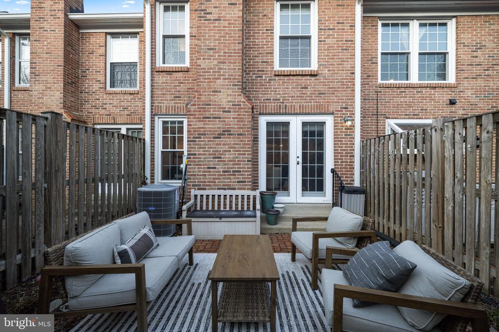 2512 S Arlington Mill Dr #5