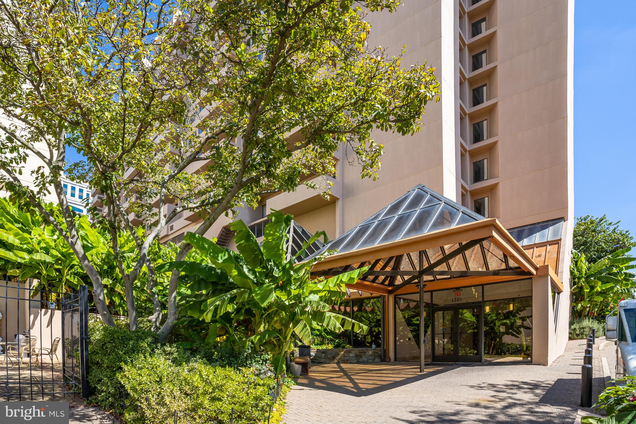 1301 N COURTHOUSE ROAD 705