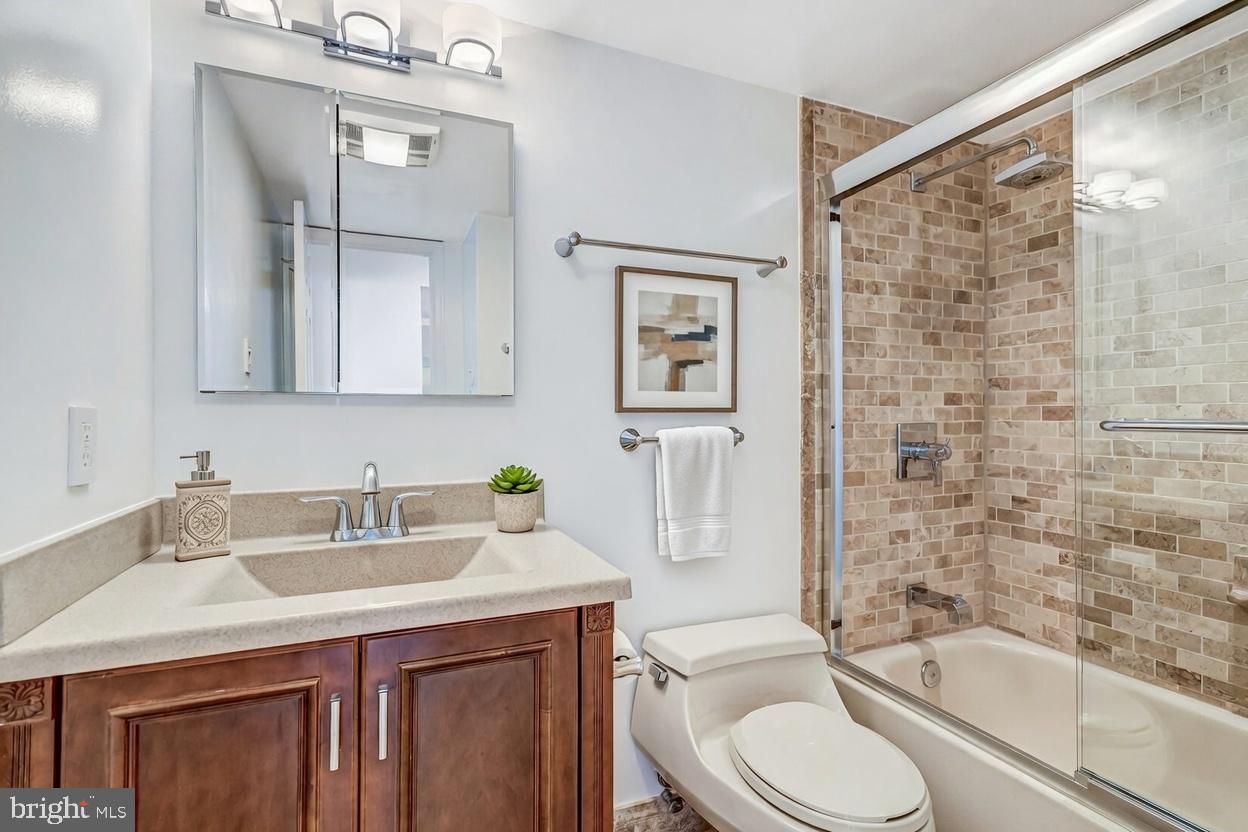 1301 N COURTHOUSE ROAD 705