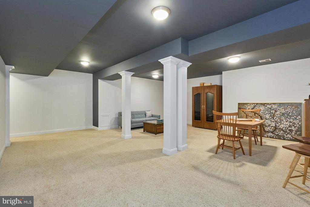 2220 Grayson Pl