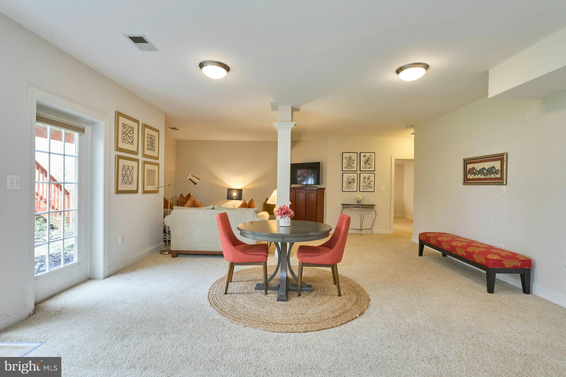 2220 Grayson Pl