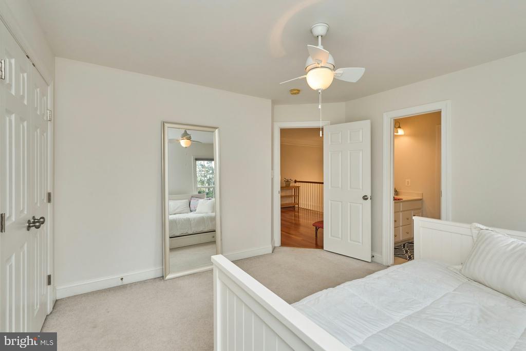 2220 Grayson Pl