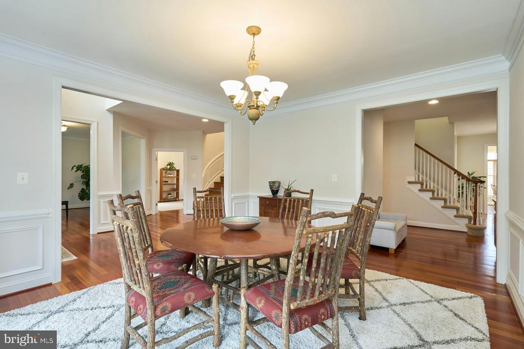 2220 Grayson Pl
