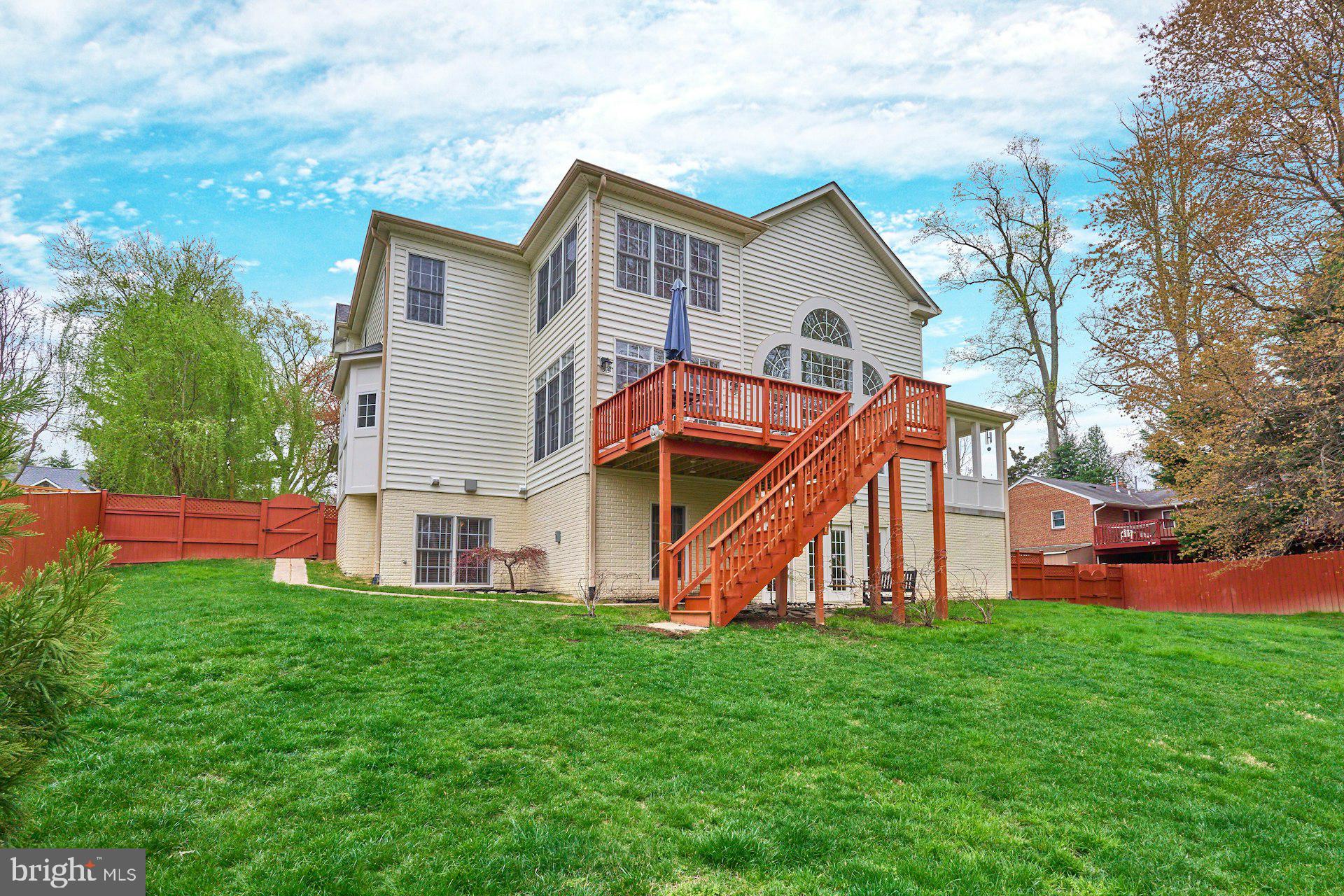 2220 Grayson Pl