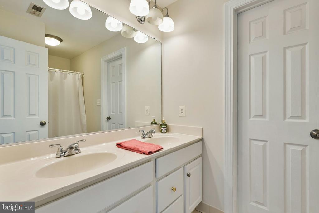 2220 Grayson Pl