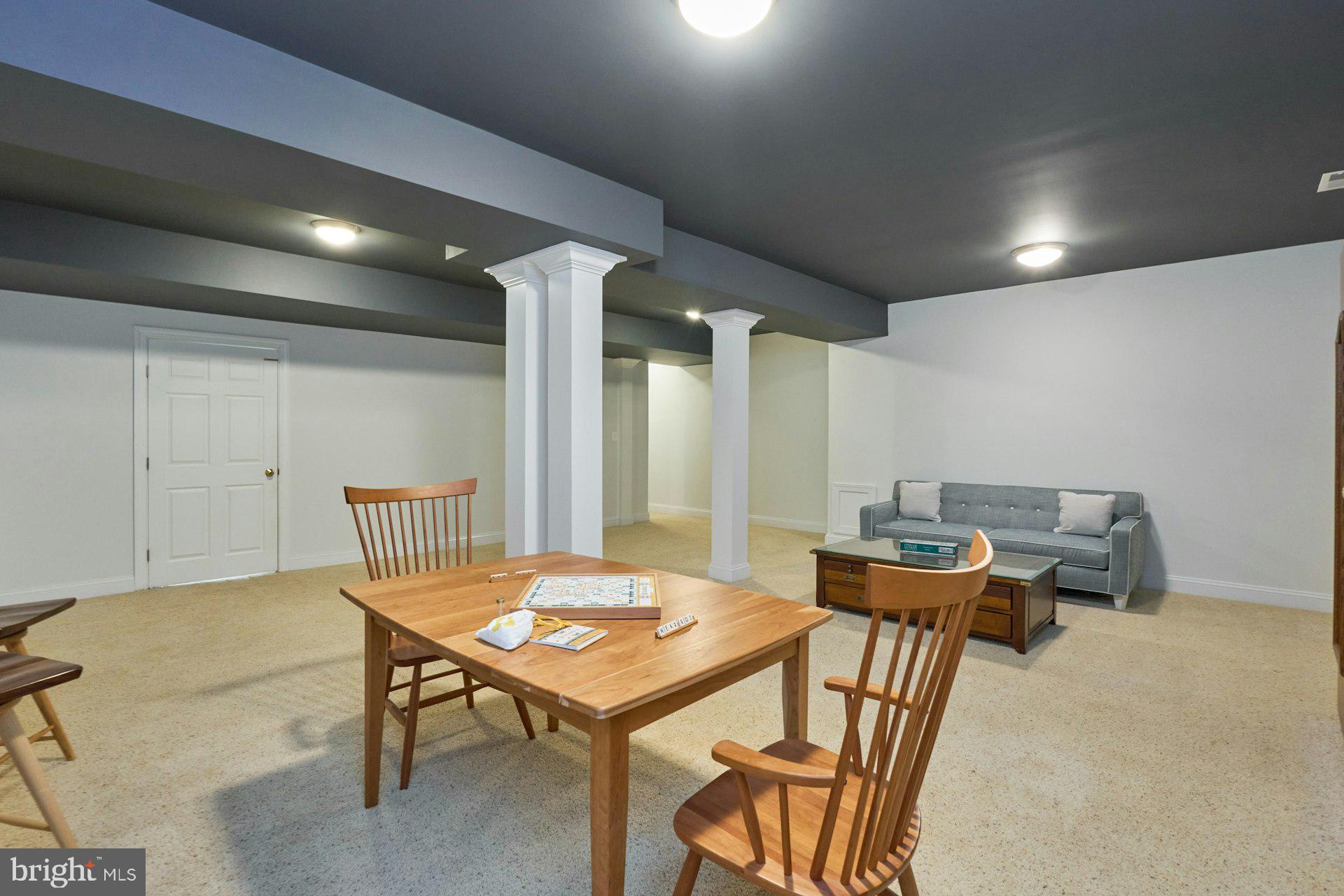 2220 Grayson Pl