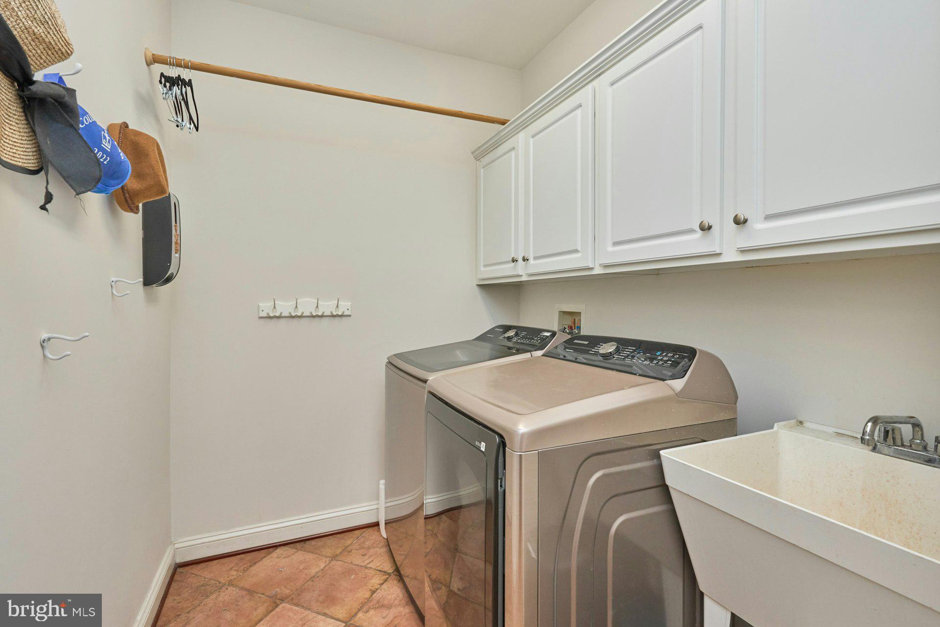 2220 Grayson Pl