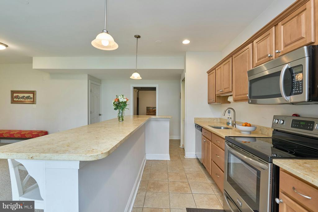 2220 Grayson Pl