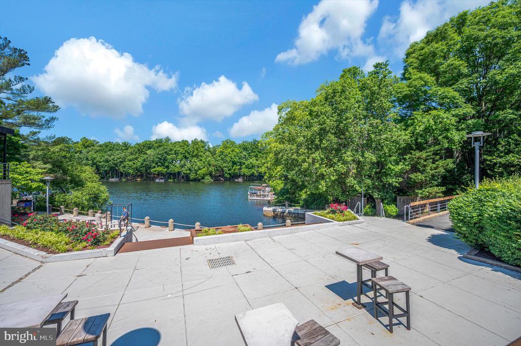 2215 GLENCOURSE LANE