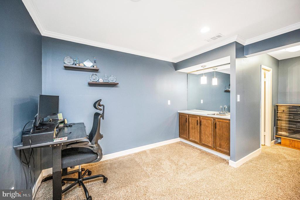 2215 GLENCOURSE LANE
