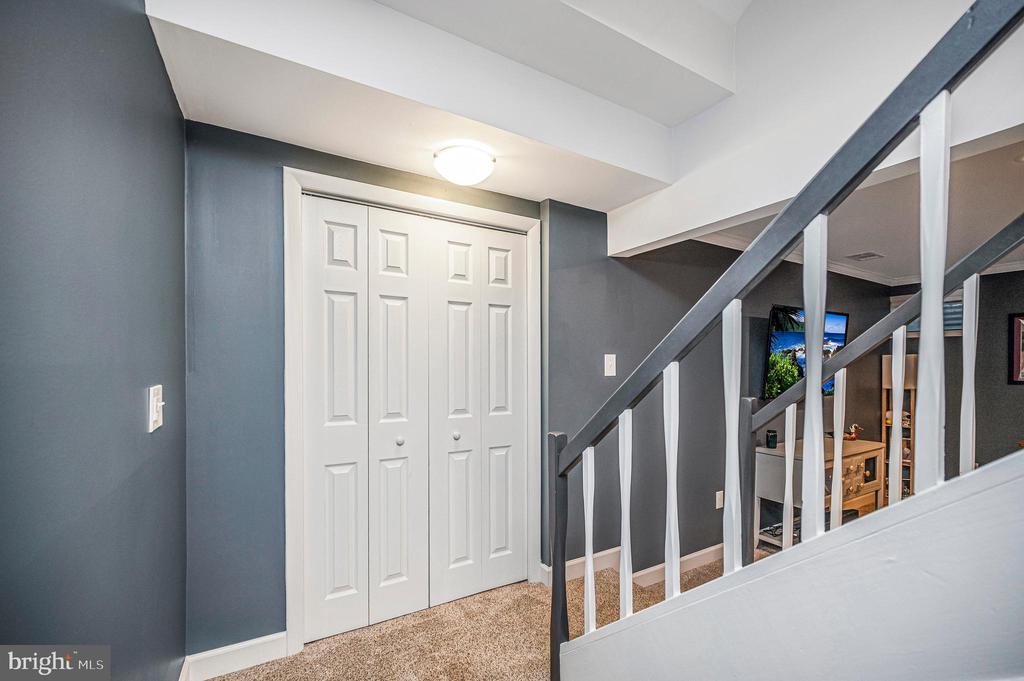 2215 GLENCOURSE LANE